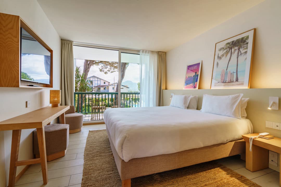 chambre port piscine balcon