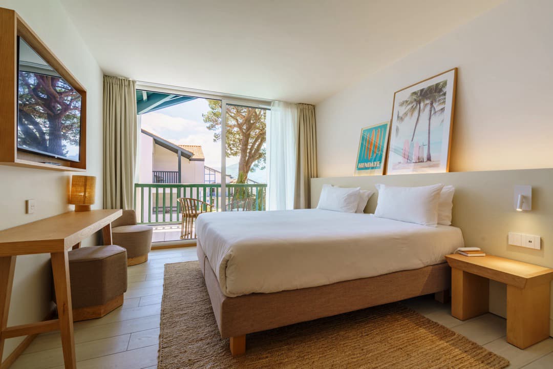 chambre jardin montagne