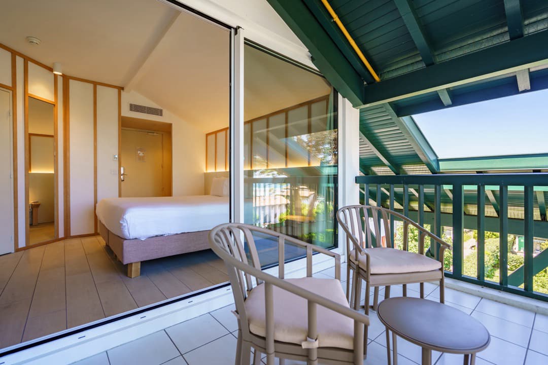 ibaia_hotel_ch_#318_vue_mer_laterale_balcon_204_©theo_cheval_web