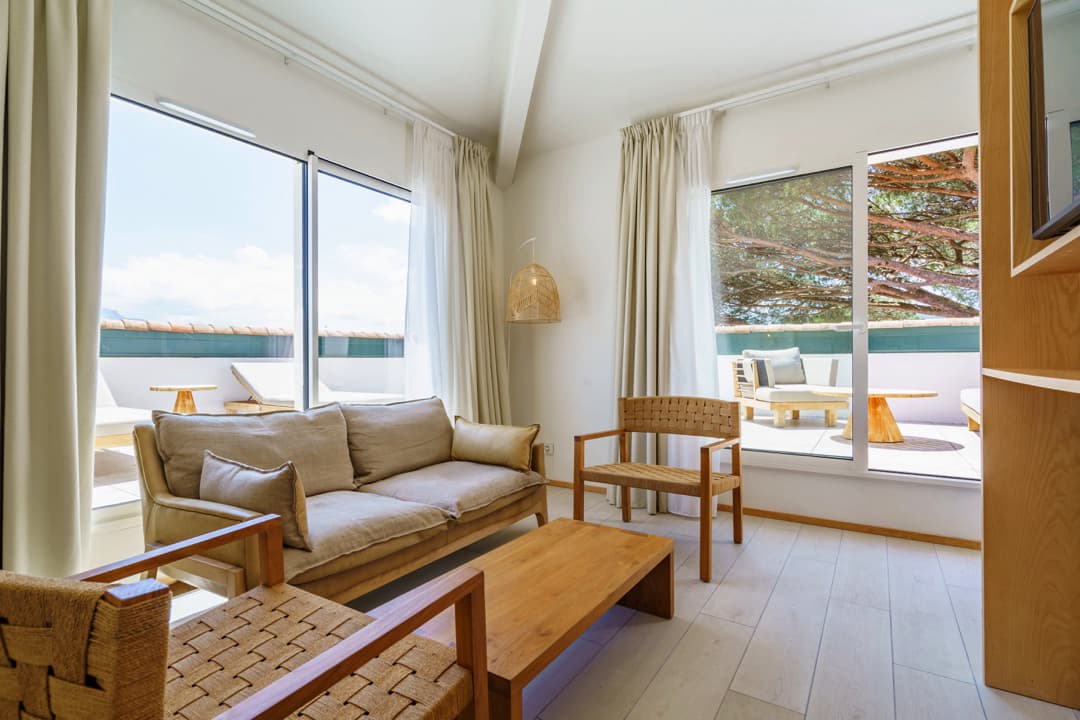 ibaia_hotel_suite_#300_vue_port_terrasse_233_©theo_cheval_web