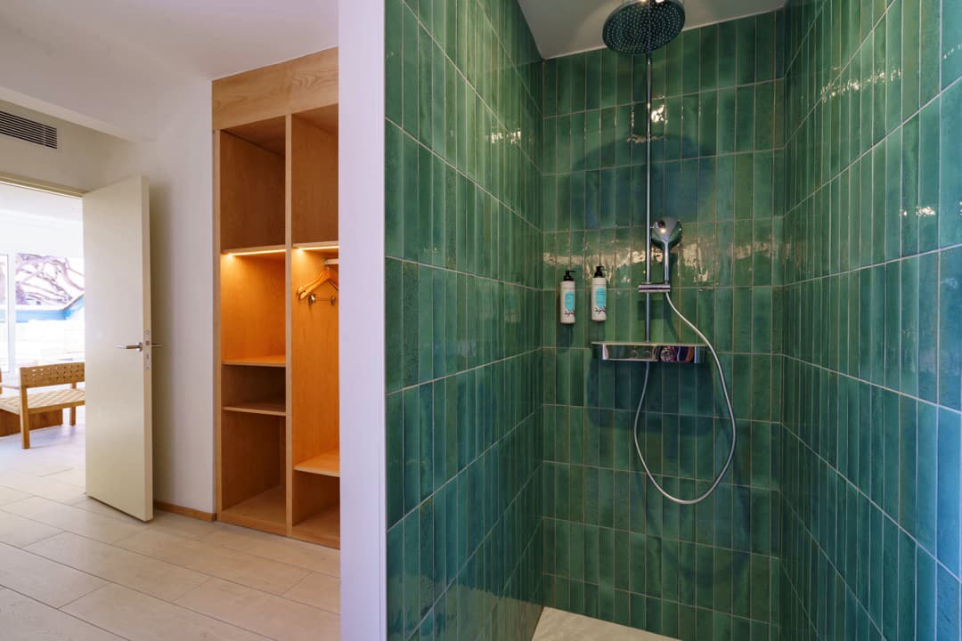 ibaia_hotel_suite_#300_vue_port_terrasse_240_©theo_cheval_web
