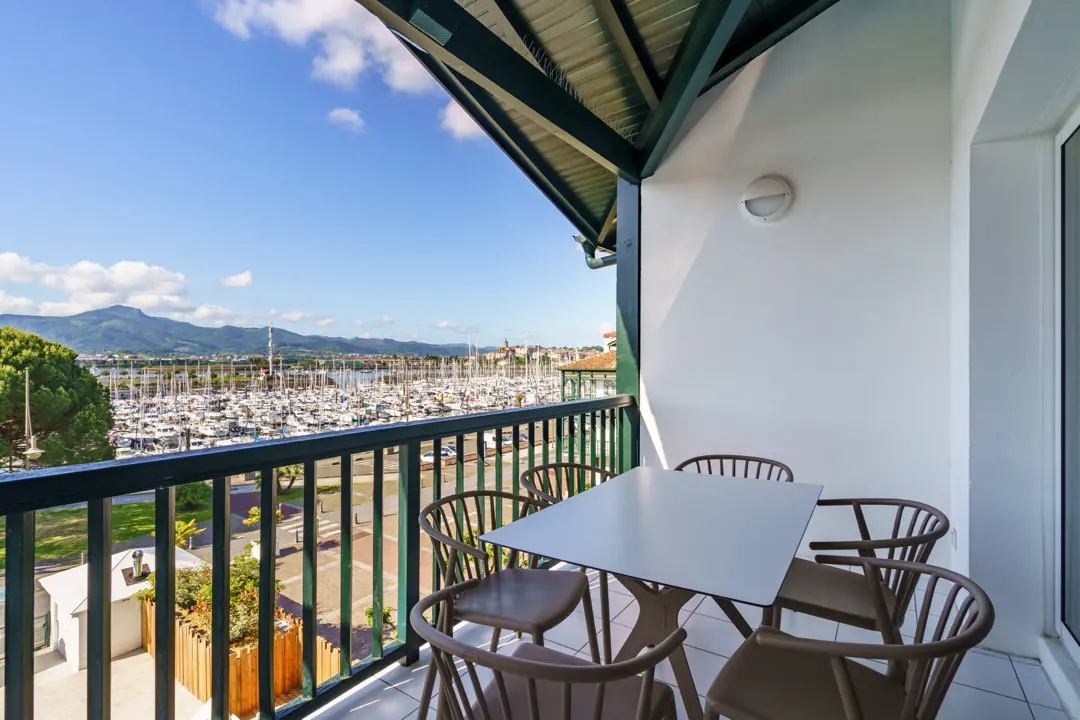 ibaia_residence_appt_31_duplex_2-6_pers_vue_piscine_020_©theo_cheval_web