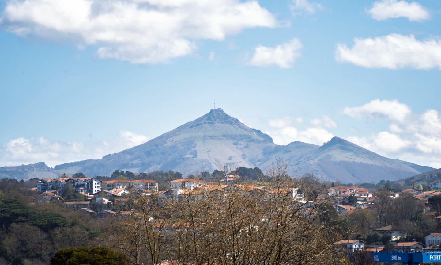 Vue sur les montagnes à Hendaye